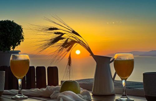 Ano Meria Apartment | Elegant Aegean Balcony Studio: 4-Star Family Retreat