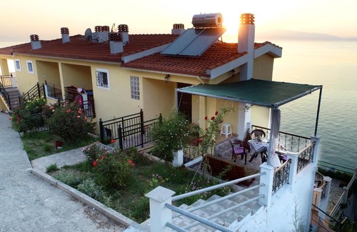 Megalos Prinos House | Experience Aegean Colors: 4-Star Oceanfront Getaway