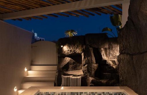 Monolithos Villa | Oceanfront Aegean Diamonds Suites - Rated 10/10 by Guests