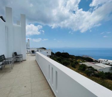 Kato Aprovatou Apartment | Discover Aegean Mirror, Andros - Guest Rated 9.5/10