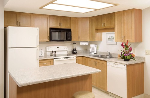 Kihei Hotel | Relax at AEI at Maui Banyan with Pool & Family Amenities