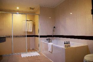 Kanchanaburi Hotel | Relax at Aekpailin River Kwai Resort with Oceanfront Views