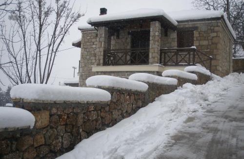 Synikia Mesi Trikalon Villa | Exceptional AELIA HOME: Guest Rated 9.7 with Breakfast Included