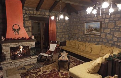 Synikia Mesi Trikalon Villa | Exceptional AELIA HOME: Guest Rated 9.7 with Breakfast Included