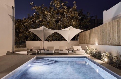 Glinado Villa | Relaxing Aelios Villa Naxos with Oceanfront Pool & Hot Tub