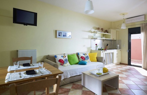Apidias Lakkos House | Discover Aeolis Apartments & Studios with Pool and Spa