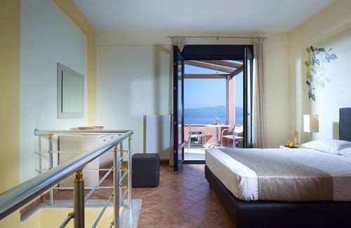 Apidias Lakkos House | Discover Aeolis Apartments & Studios with Pool and Spa