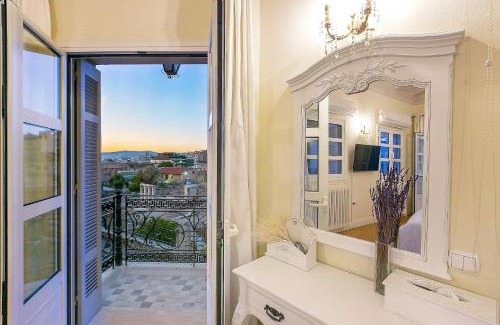 Plaka Apartment | Elegant Aerides Suites: Top-Rated Stay with Family Amenities