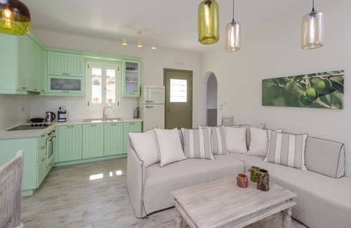 Naxos House | Pet-Friendly Aerides Villas with Breakfast & Family Amenities