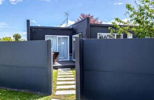 Greytown House | Pet-Friendly Aero On Massey with Equipped Kitchen