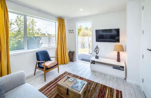Greytown House | Pet-Friendly Aero On Massey with Equipped Kitchen