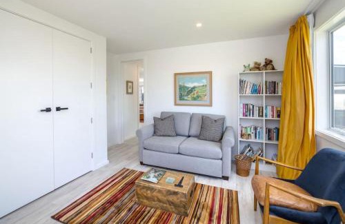 Greytown House | Pet-Friendly Aero On Massey with Equipped Kitchen