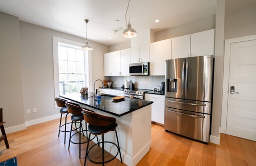Martindale Apartment | AeroDynamic 2Br/2Ba with Office & Balcony