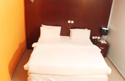Oshodi-Isolo Cabin | Cozy Super Suite at Aerol Hotel and Suites with Pool Access