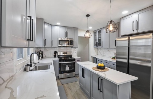 Wood Dale House | Pet-Friendly AeroStay Retreat: A Family Getaway Awaits