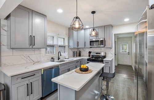 Wood Dale House | Pet-Friendly AeroStay Retreat: A Family Getaway Awaits