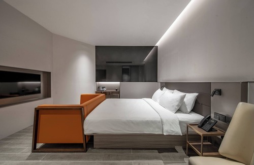 Daxing Hotel | Discover Aerotel: Poolside Retreat with Family-Friendly Perks