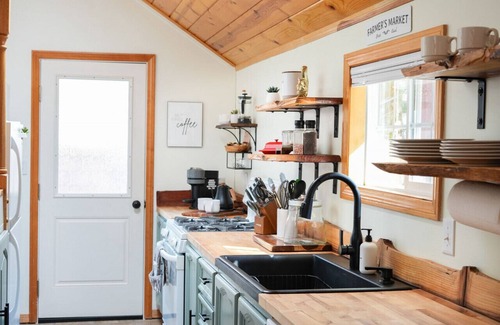 Wrightwood Cabin | Cozy Cabin Near Ski Resort with EV Charge & Family Fun