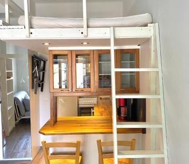 Etu-Toolo Apartment | Aesthetic and compact, Kamppi