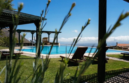Krouson Villa | Relax at Aetovigla Guesthouse with Pool and Spa Amenities