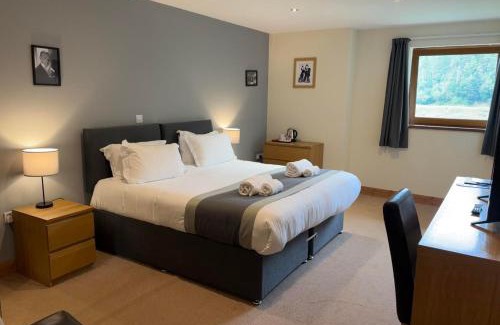 Cynonville Hotel | Discover Afan Lodge: Pet Friendly with Top Amenities
