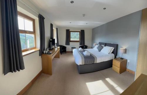 Cynonville Hotel | Discover Afan Lodge: Pet Friendly with Top Amenities