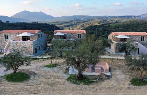 Pylos-Nestoras Apartment | Inviting Afentiko Pigadi Studio with Garden View & Pool