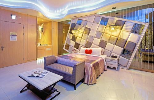 Wuqi District Hotel | Guest Rated Affair Motel: Enjoy Breakfast and Hot Tub Bliss