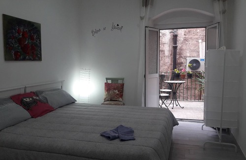 Isola del Borgo Antico House | Guest Favorite: Affittacamere Al Molo Sant'Eligio Awaits