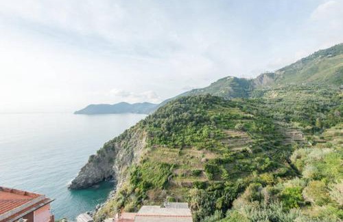 Corniglia House | Oceanfront Retreat at Affittacamere Arbasia De Ma