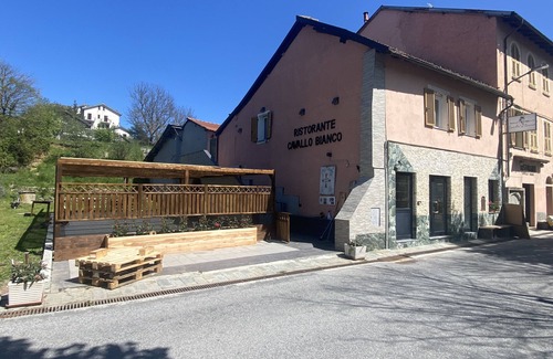 Giusvalla House | Discover Affittacamere Cavallo Bianco - Pet Friendly Stay