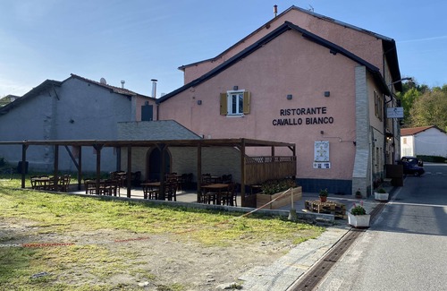 Giusvalla House | Discover Affittacamere Cavallo Bianco - Pet Friendly Stay