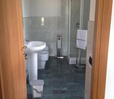 Ranica House | Derby Retreat: Guest Rated 9/10 with Hot Tub & Dining