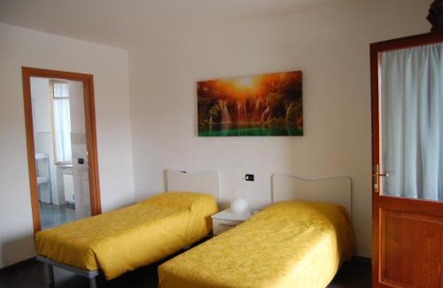 Ranica House | Derby Retreat: Guest Rated 9/10 with Hot Tub & Dining