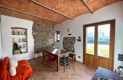 Montemagno Bed & Breakfast | Cozy Stay at Affittacamere Il Vecchio Mandorlo with Oceanfront Views