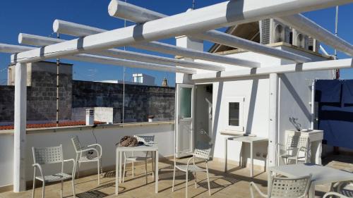 Centro Storico House | Oceanfront Retreat at Affittacamere La Cattedrale