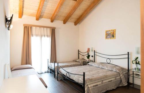 Cavalcaselle House | Welcoming Affittacamere La Palazzina: Pet Friendly Retreat