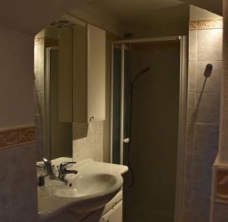 Lauco House | Guest Rated 9.5: Affittacamere Li di Giuan with Kitchen & Dining