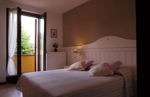 Valeggio sul Mincio Bed & Breakfast | Discover Affittacamere Marisa: Pet-Friendly Retreat with Hot Tub