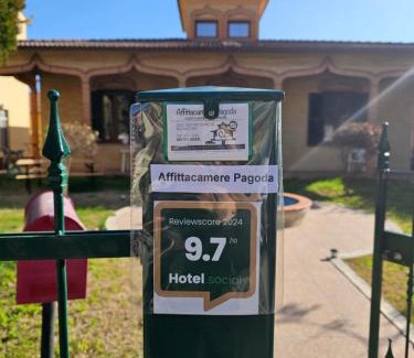 Recanati House | Pet-Friendly Retreat with Ocean View at Affittacamere Pagoda