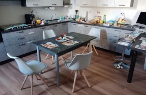 Recanati House | Pet-Friendly Retreat with Ocean View at Affittacamere Pagoda