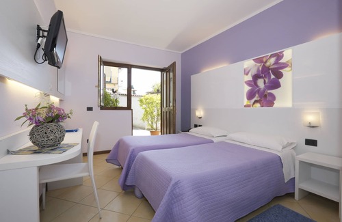 Pallanza House | Discover Affittacamere Piazza: Family-Friendly Retreat