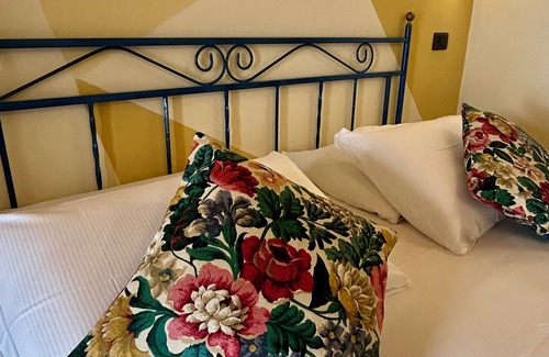 Pallanza House | Discover Affittacamere Piazza: Family-Friendly Retreat