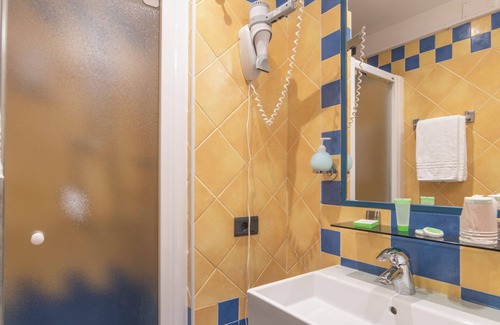 Pallanza House | Discover Affittacamere Piazza: Family-Friendly Retreat