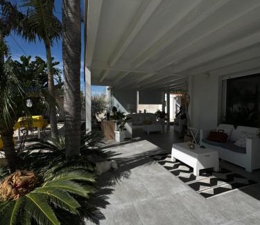 Agrigento Bed & Breakfast | Discover Villa Masá: Family-Friendly Retreat with Dining