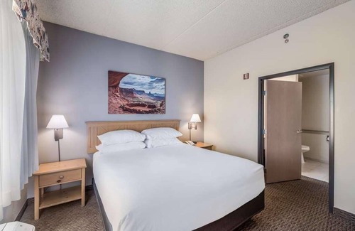 Palm Valley Hotel | Discover Comfort & Free Parking at Red Lion Inn Goodyear
