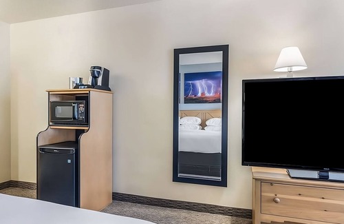 Palm Valley Hotel | Discover Comfort & Free Parking at Red Lion Inn Goodyear
