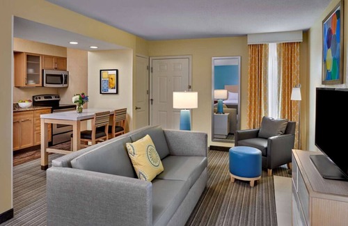 Blue Ash Apartment | Budget-Friendly Comfort with Pool, Free Breakfast & Pets Welcome
