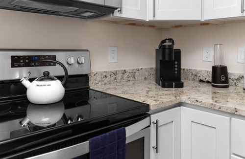 Midtown Apartment | Budget-Friendly 1-BR with Kitchen & Breakfast in Detroit