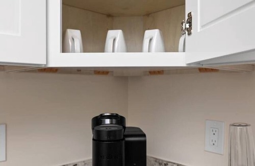 Midtown Apartment | Budget-Friendly 1-BR with Kitchen & Breakfast in Detroit
